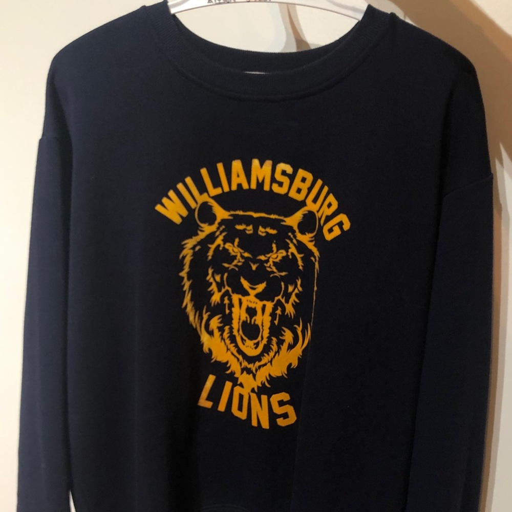 Navy crew neck sweater. Garage size medium.